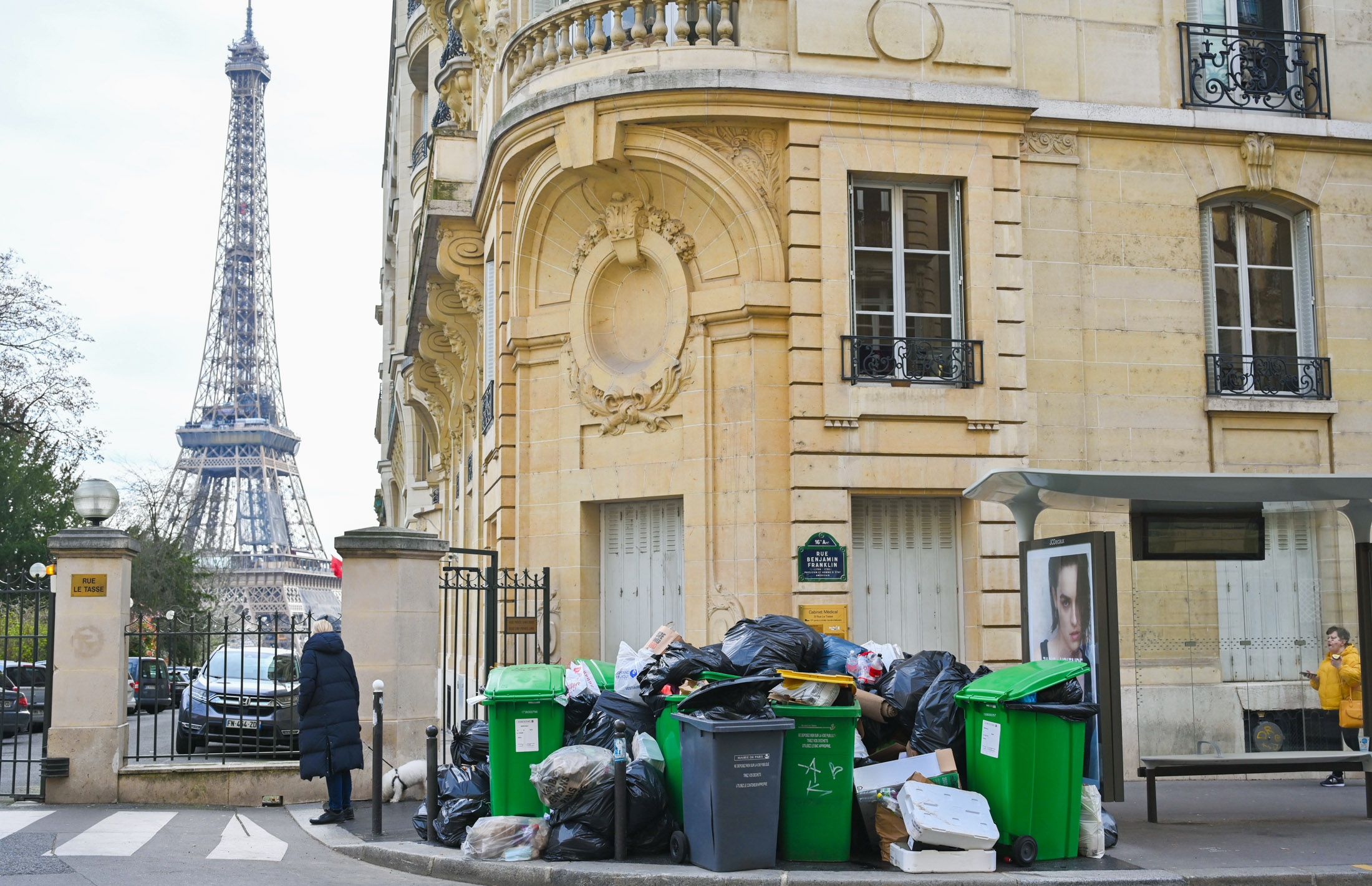 Paris retailers worry crime will keep tourists from spending in stores