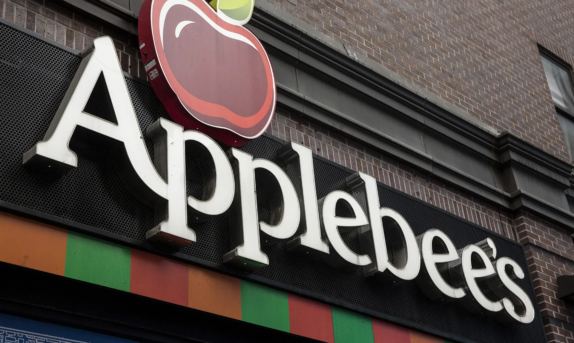 Applebee’s Operator Says Sales Are Soaring as Pandemic Eases - Bloomberg