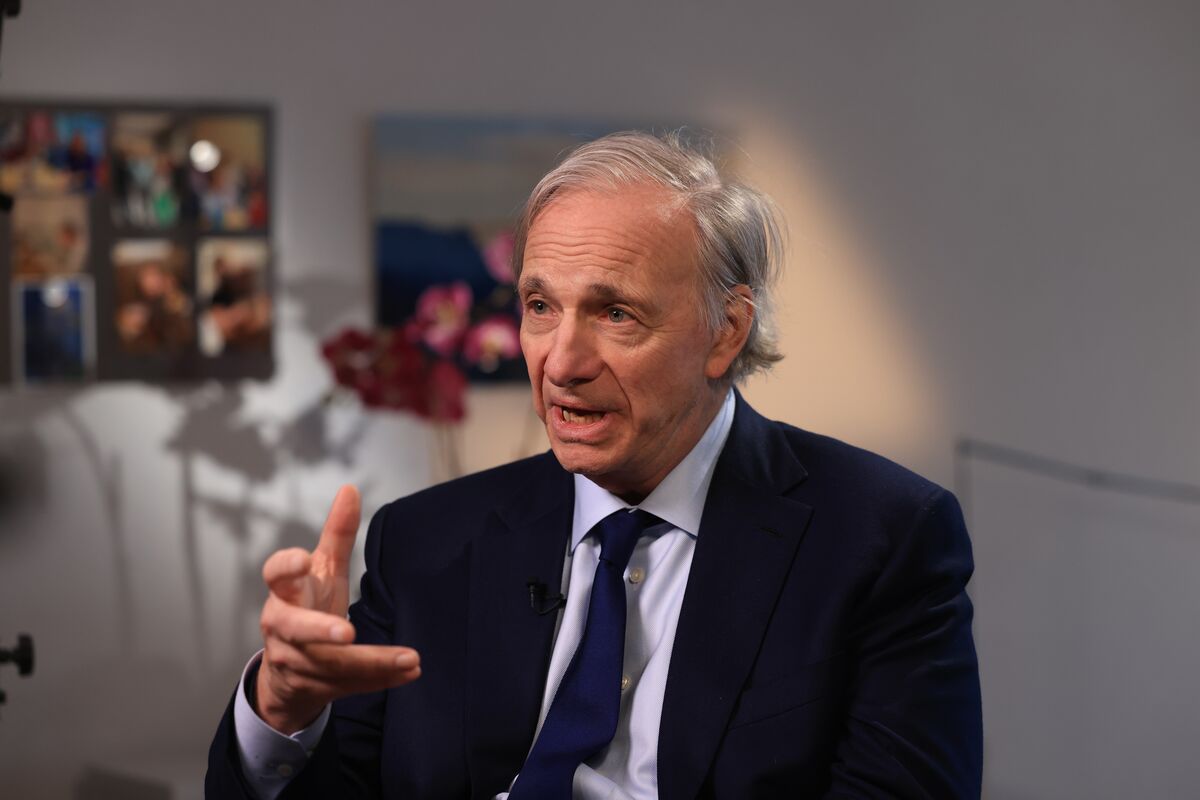 Dalio Calls for Bipartisan Solution to Address US ‘Debt Bomb’