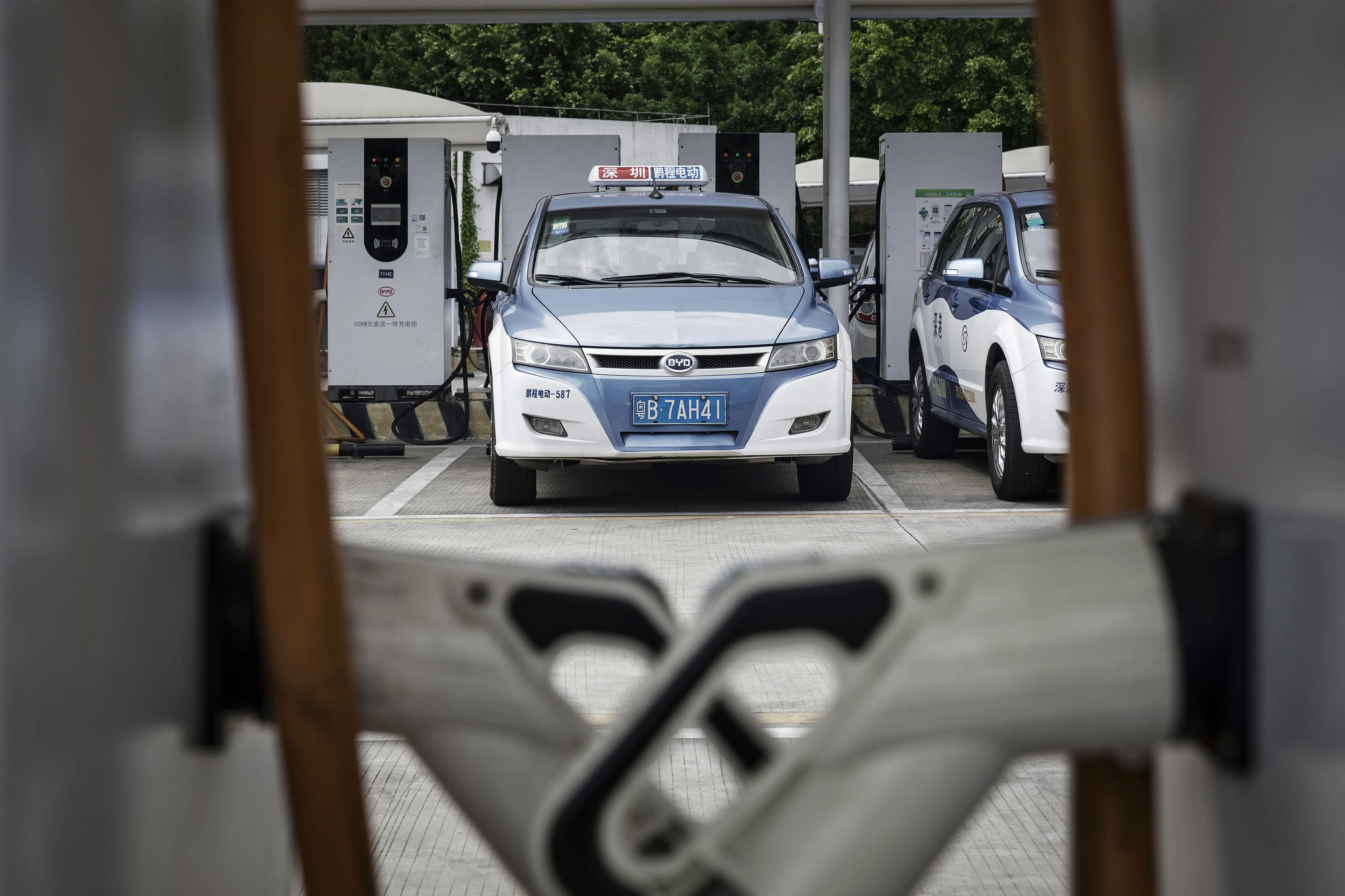 A BYD E6 electric taxi
