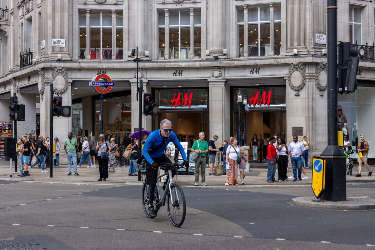 bloomberg.com - Rafaela Lindeberg - H&amp;M Profit Beats Estimates on Tariff Refunds and Higher Margins