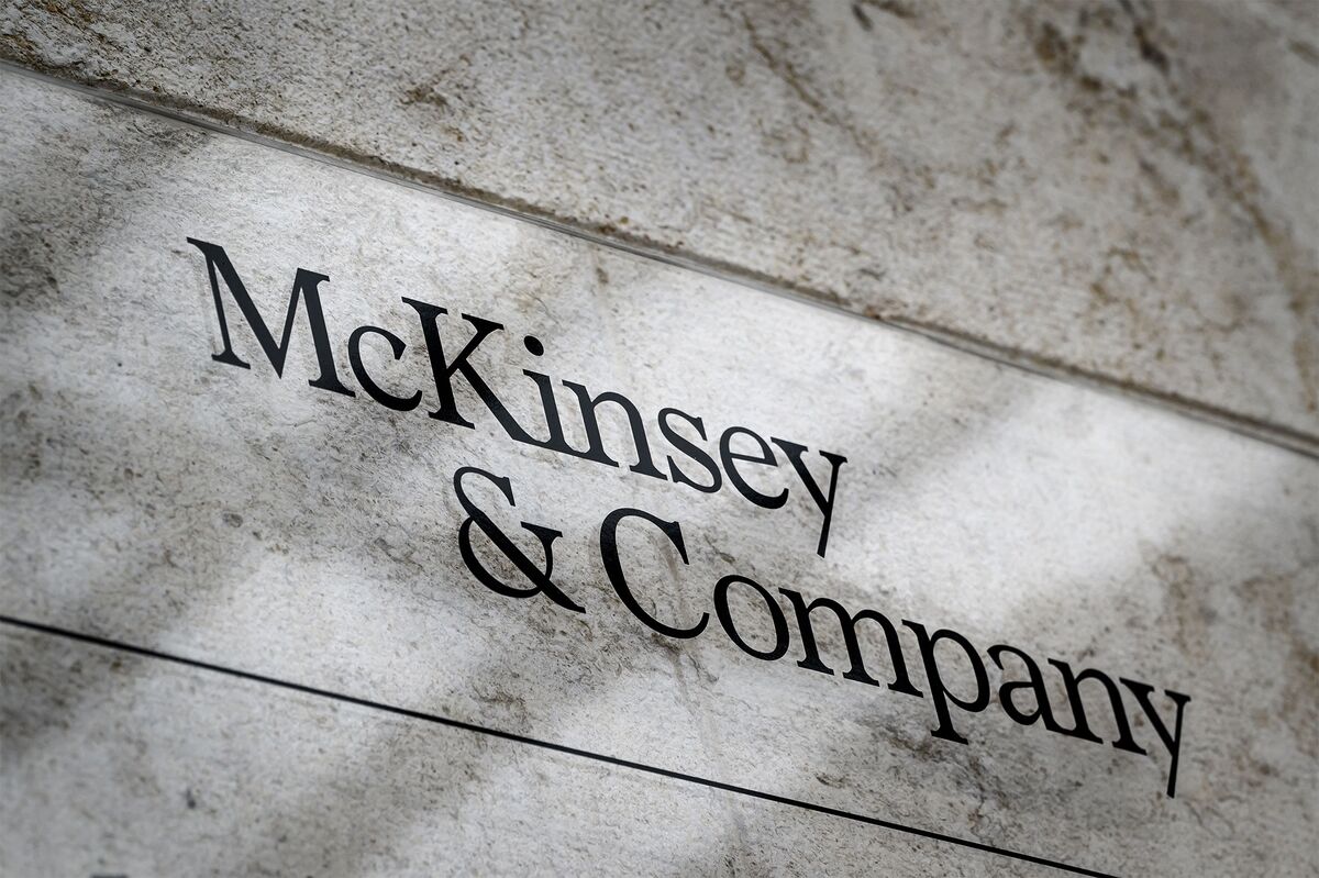 McKinsey Starts Laying Off 1400 Jobs This Week in Restructuring - Bloomberg