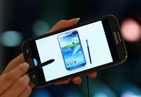 Samsung Sees Stronger Start for New Galaxy, Unfazed by iPhone 5