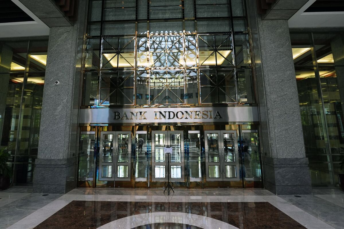 Indonesia Keeps Rate Steady at 5.75% After Rapid Tightening