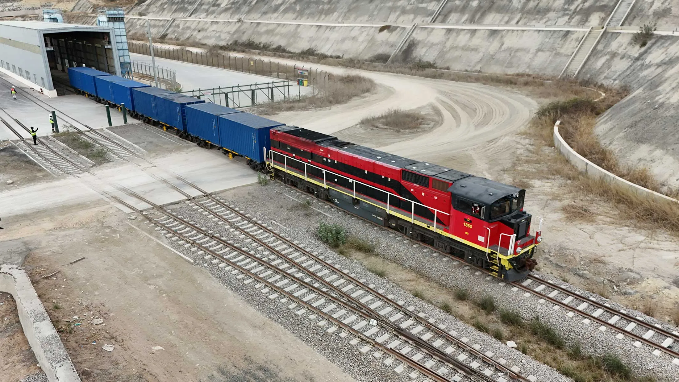 A train on the Lobito line.