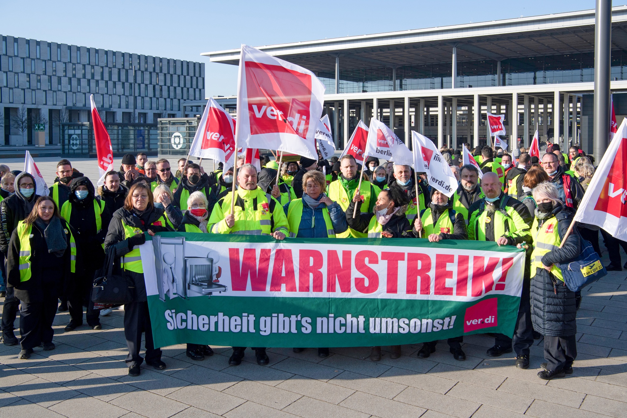 Germany Flights Canceled After Strike Over Wage Dispute - Bloomberg