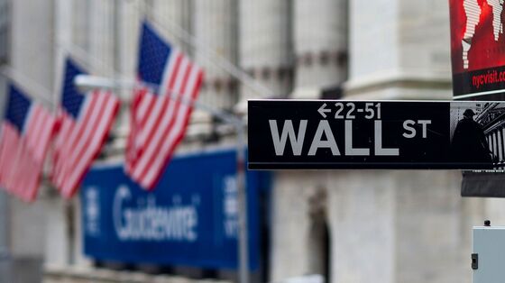 Stocks Drop on Stimulus Deadlock as Banks Tumble: Markets Wrap