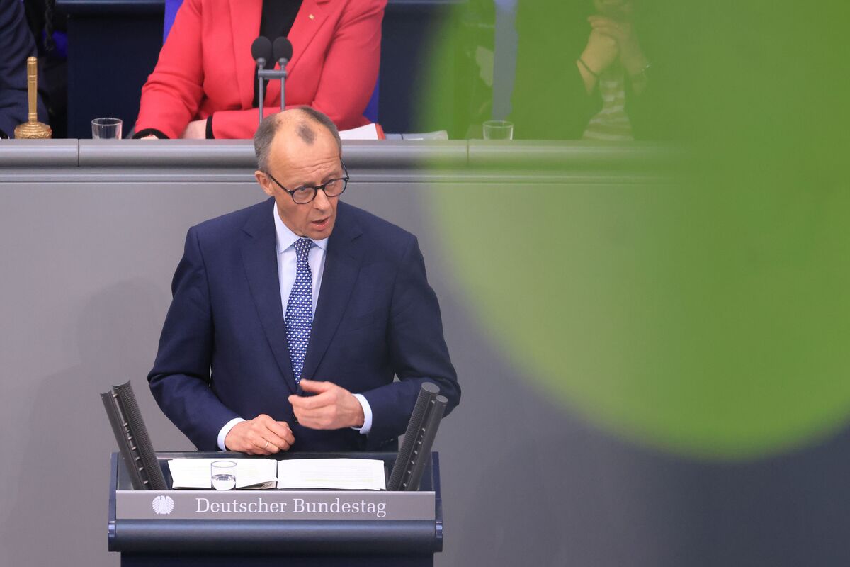 Merz Seals Coalition Deal With SPD to Secure German Chancellery