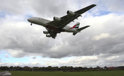 Emirates Airbus A380 Flies Into Manchester Airport