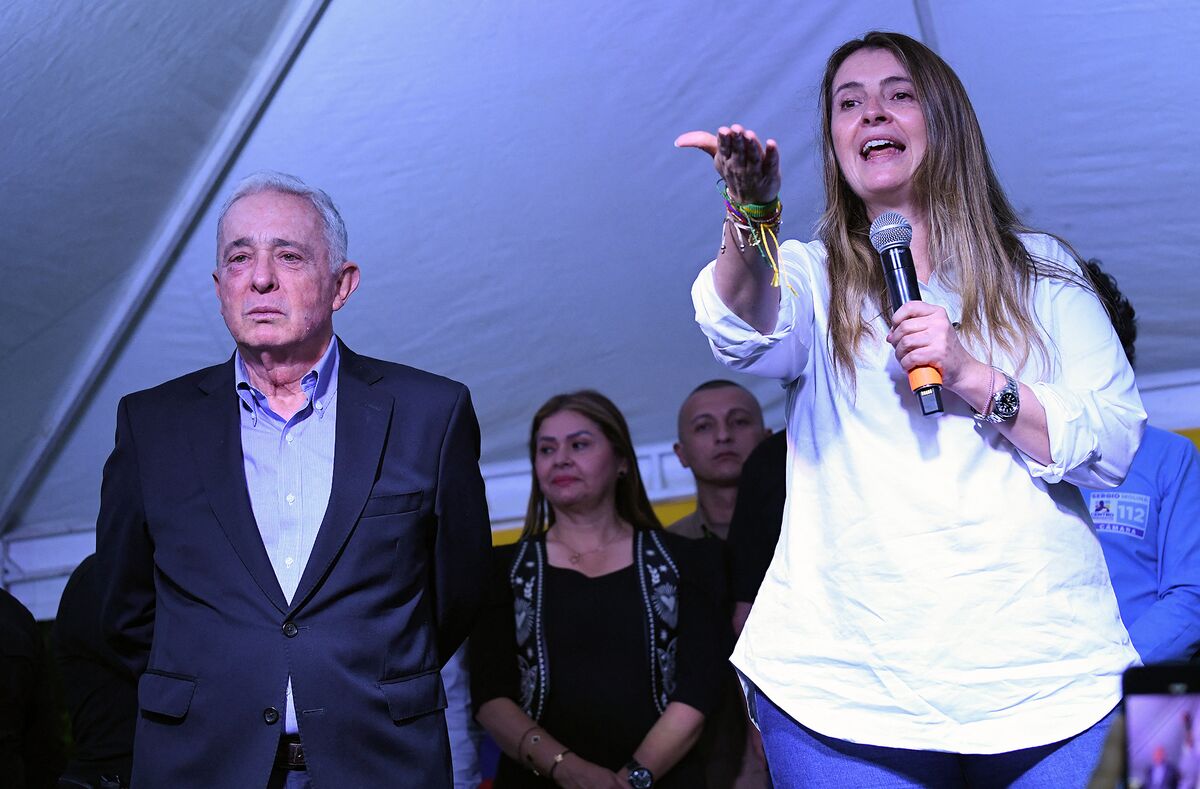 Valencia Joins Colombia Center-Right Alliance Ahead of Primaries.