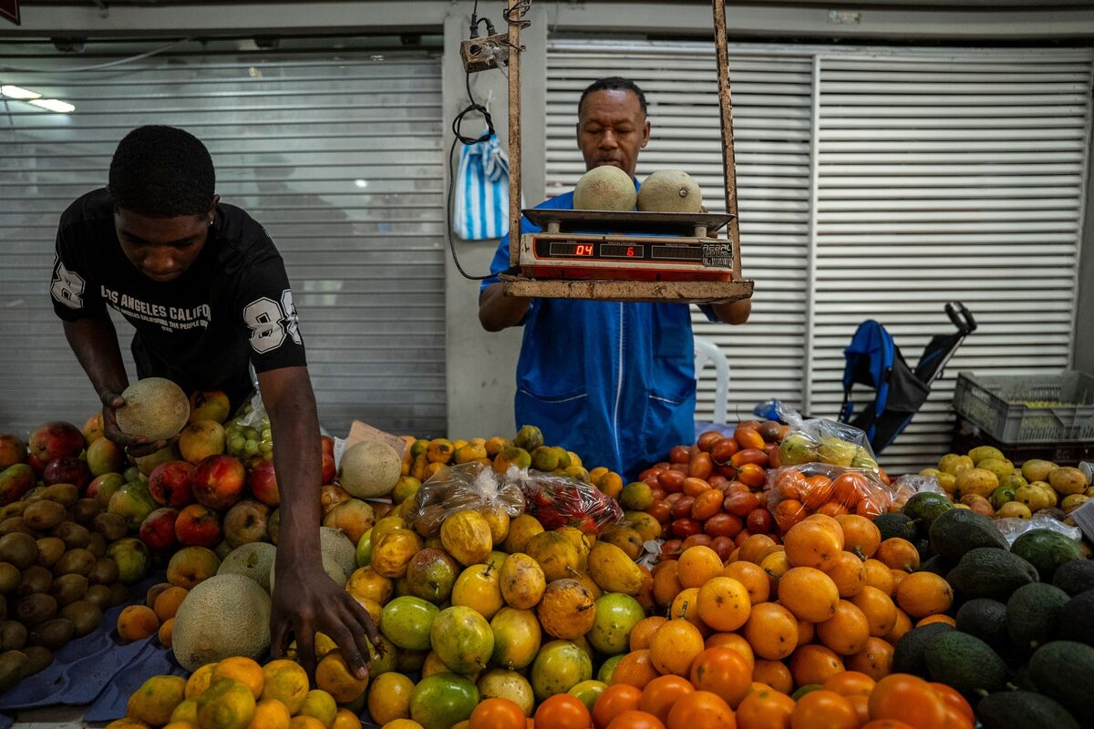 Colombia Inflation Jumps More Than Forecast to Hit Two-Year High