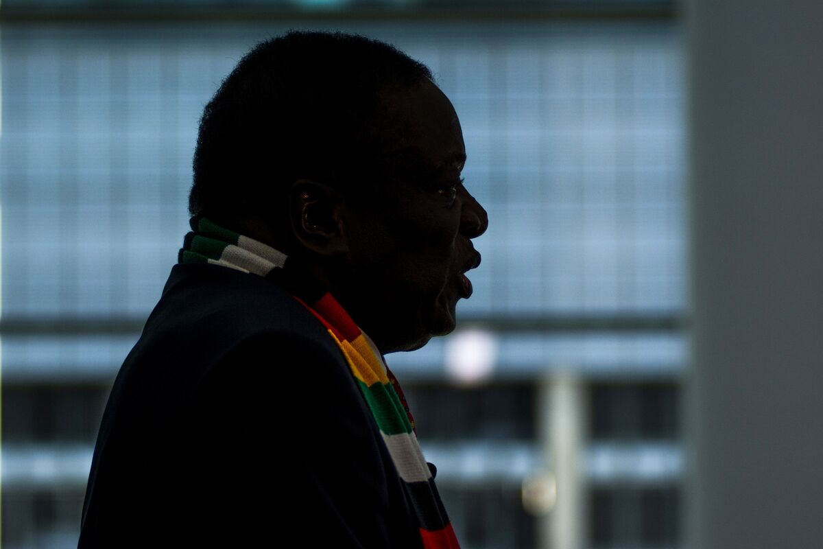 Zimbabwe’s President Warns Banks Could Be Stripped of Licenses - Bloomberg