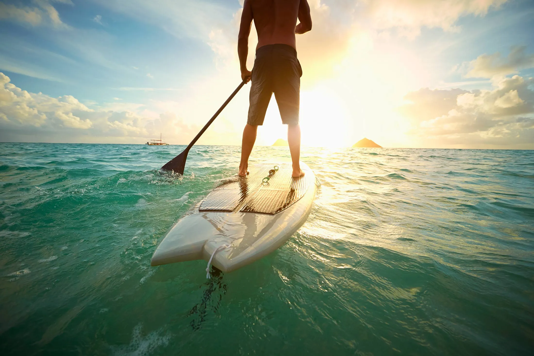Caucasian man on paddle board in ocean