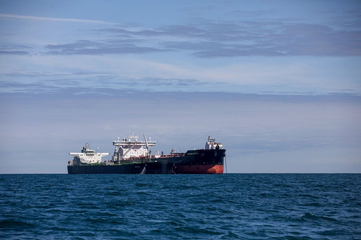 Oil Tankers Make Rare Mid-Atlantic Switch Of Russian Crude Cargo ...