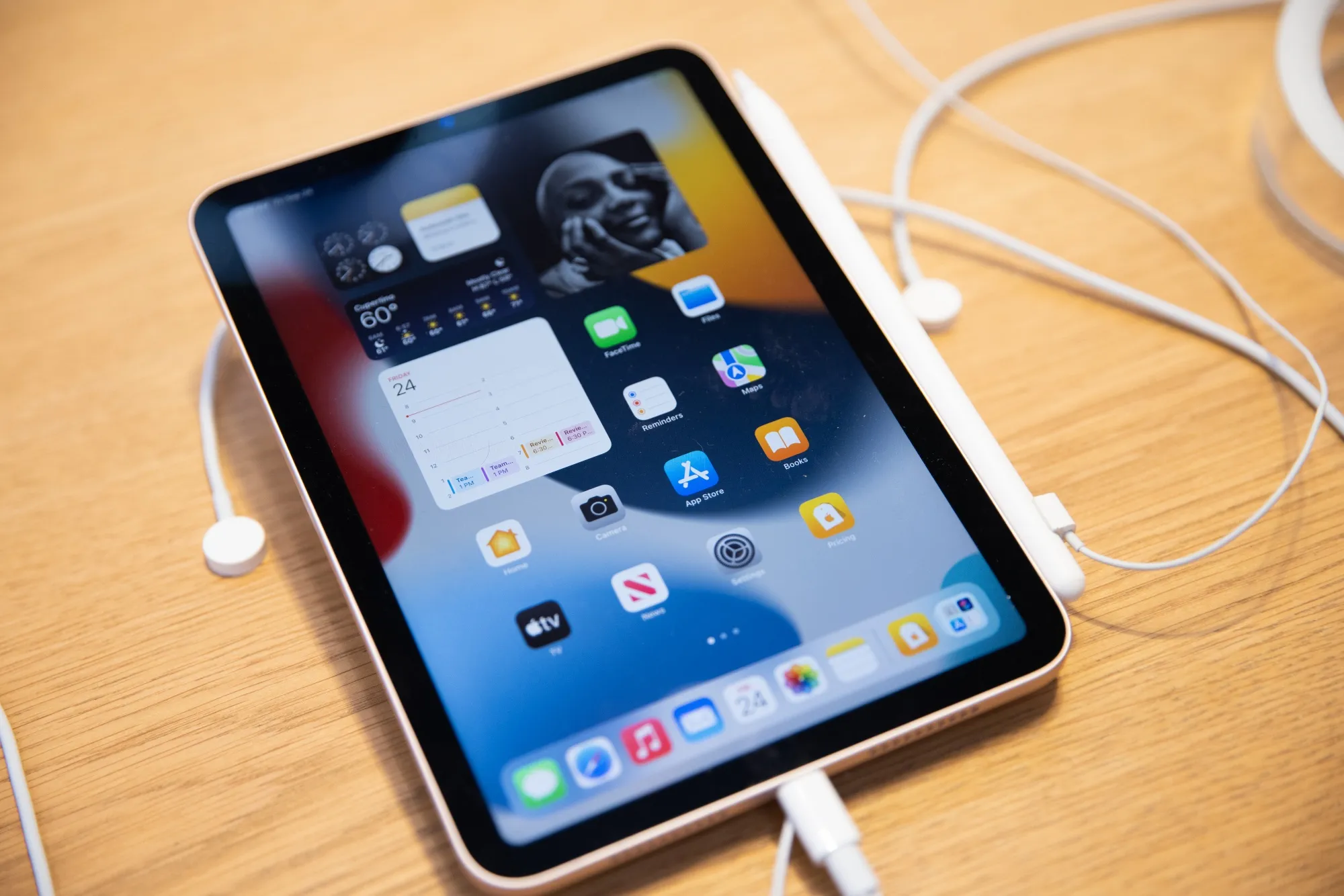 Apple Plans MacBook Air, iPad Air and iPad Mini With Overhauled Displays