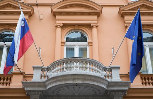 Slovenian Credit Lowered to Junk by Moody’s as Bond Sale Delayed