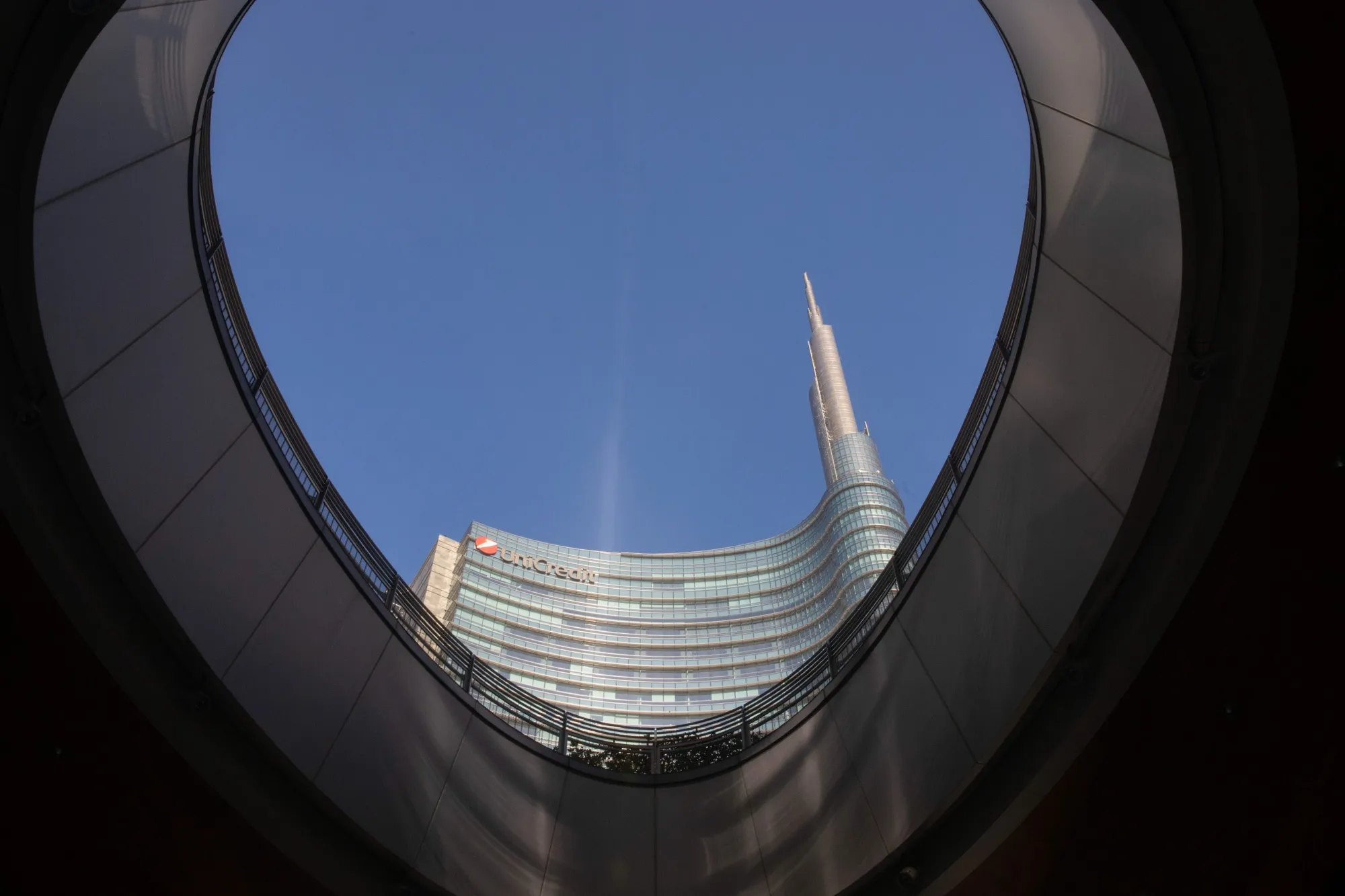UniCredit to Seek Approval for $1 Billion Share Buyback Plan - Bloomberg