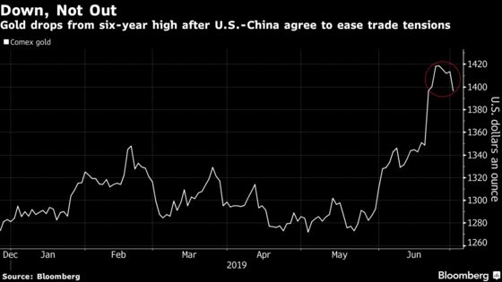 Gold Sinks Most in a Year as Trade Truce Deals Blow to Bulls