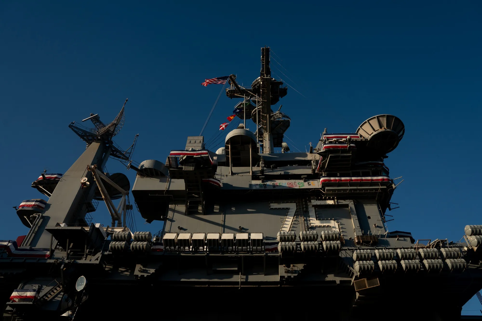 米空母（米海軍創設250周年の記念行事より　2025年10月5日）