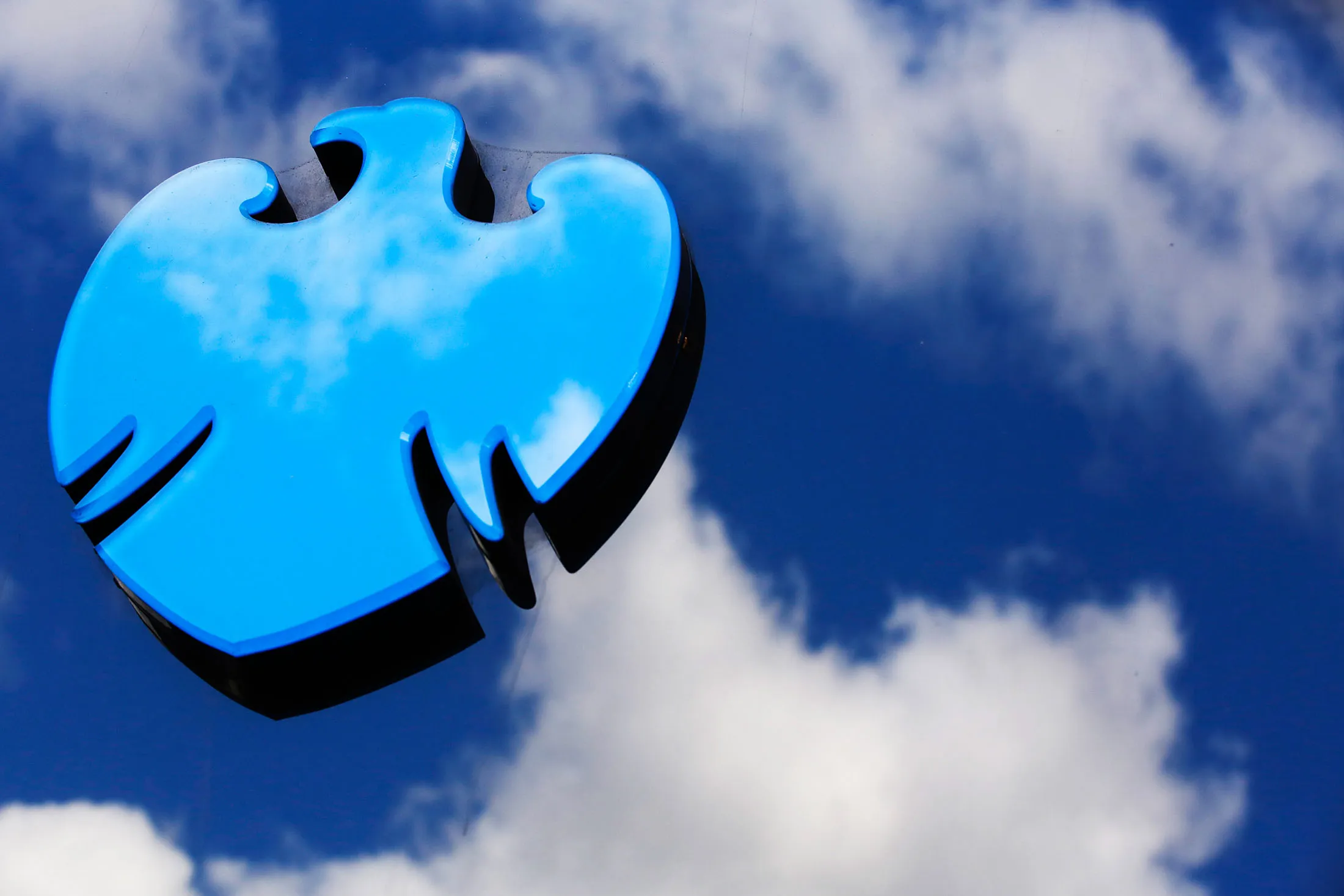 バークレイズが日本拠点を再構築､人員増強へ-日本株撤退から１年 - Bloomberg