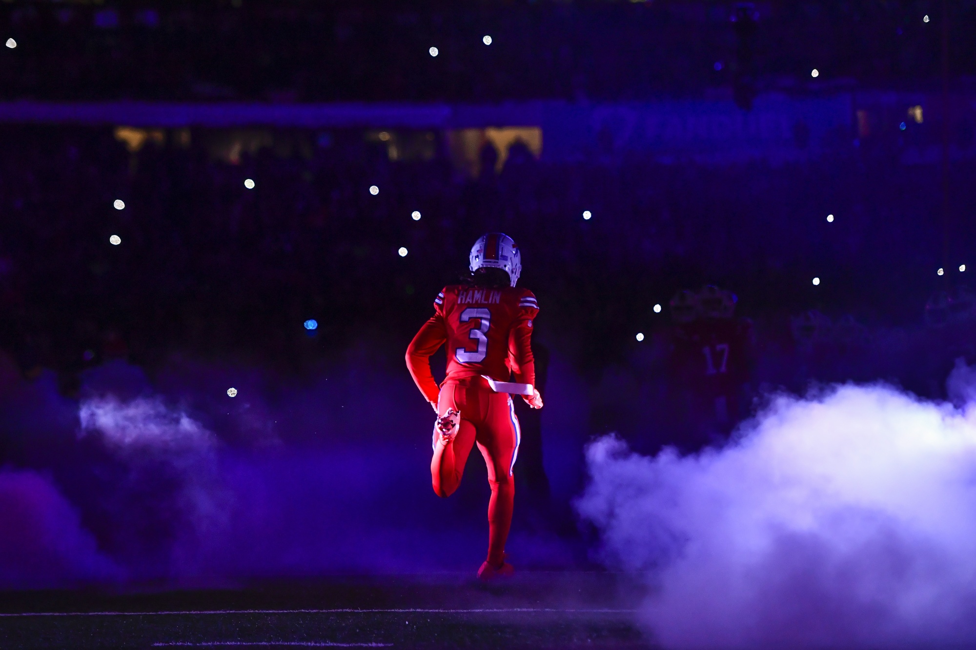 NFL: Buffalo Bills safety Damar Hamlin in 'critical condition' after  collapsing on field, needing emergency aid