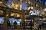 Shoppers In NYC Seek Post-Christmas Deals