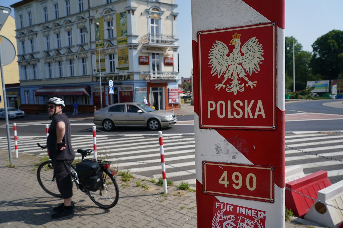 Poland Eyes Checks at German Border Amid Migration Furore