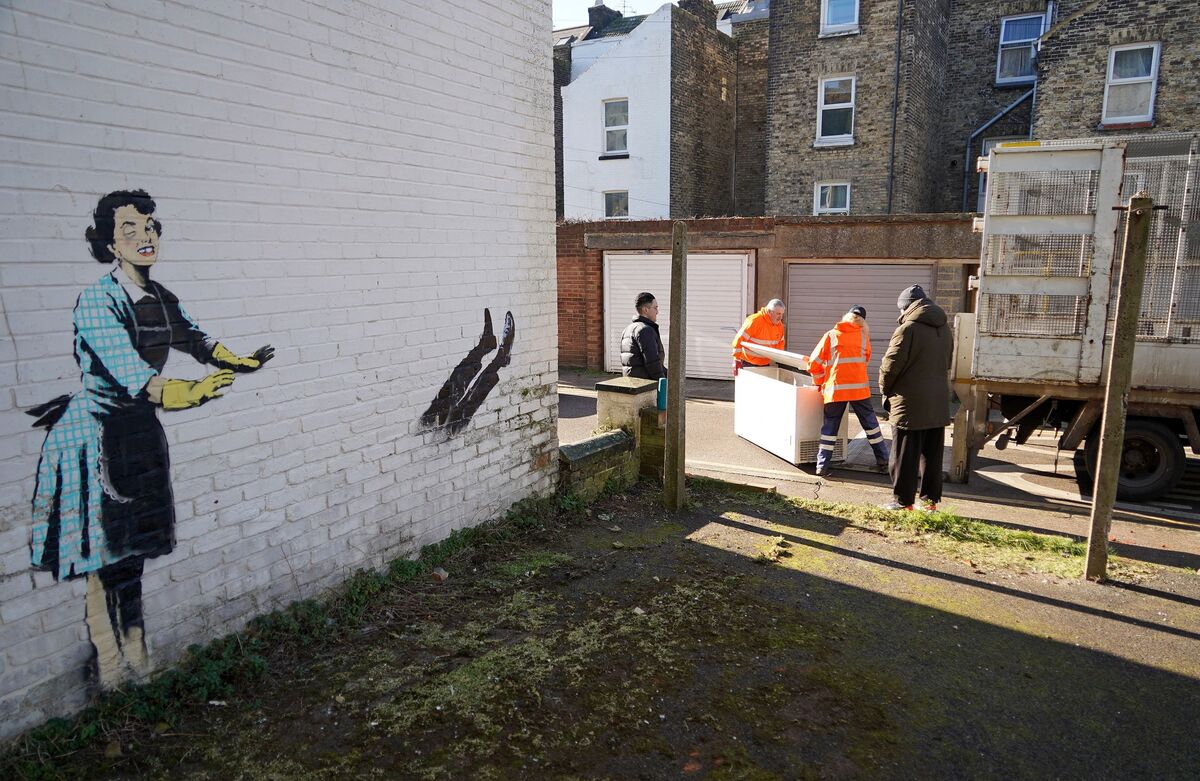 Banksy's Latest Work in Margate Kent Dismantled - Bloomberg