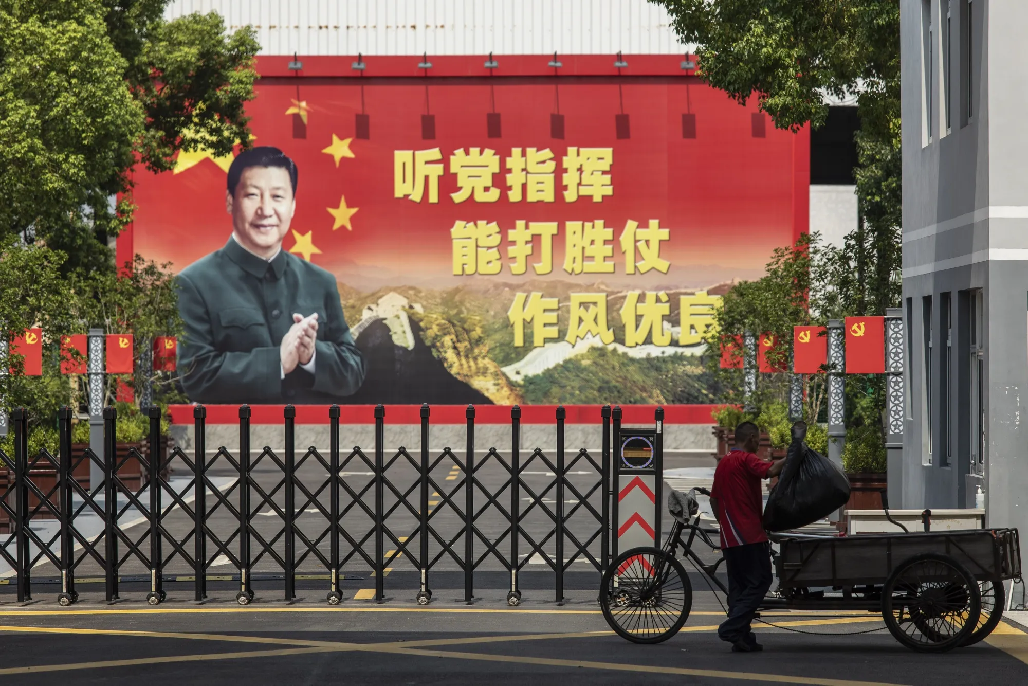 A rickshaw driver in front of a billboard featuring Chinese&nbsp;President Xi Jinping in Shanghai&nbsp;on Aug. 30.