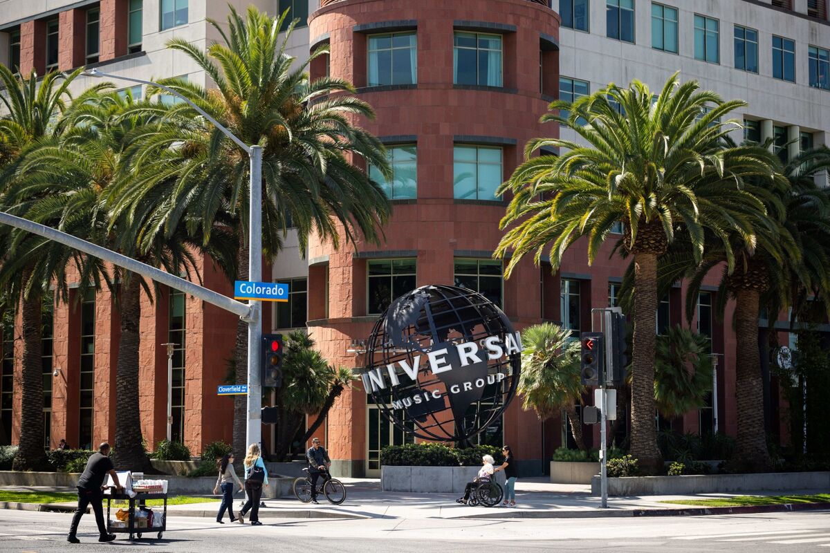 bloomberg.com - Pablo Mayo Cerqueiro - Bill Ackman's Pershing Square Set to Exit Universal Music Stake