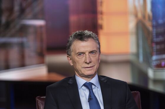 Argentine Bonds Sink Into Distressed Territory as Macri Falters