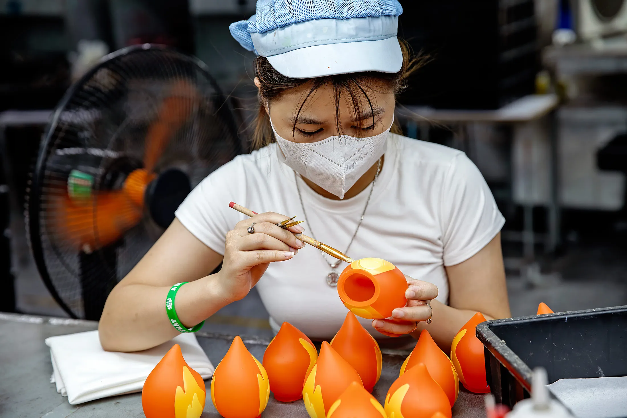 Painting toys at Dong Phuong.
