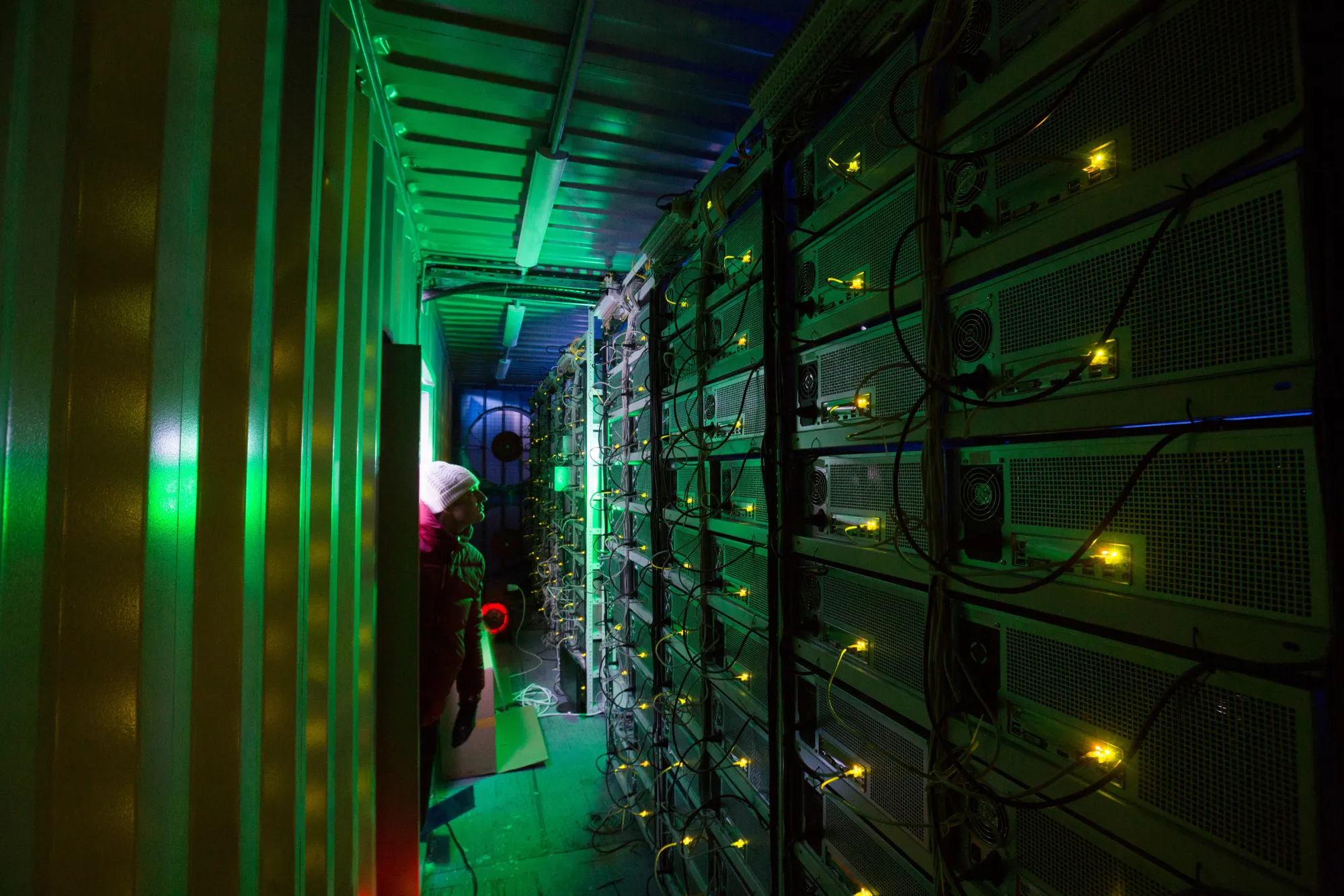 ビットコインなど仮想通貨の規制、英議会が検討へ - Bloomberg