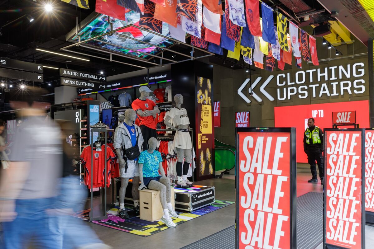 UK Retail Sales Beat Forecasts Again With Strong June Increase