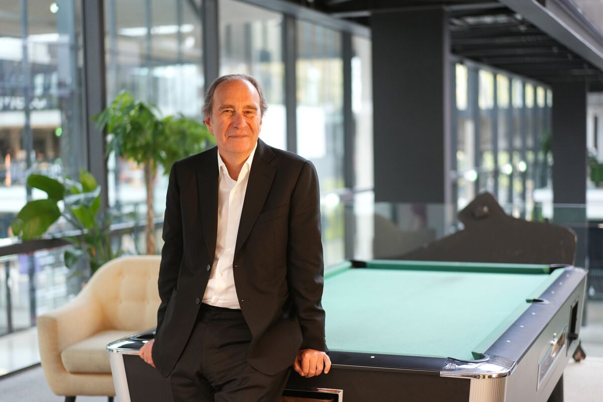 Billionaire Niel's GAM Gambit: Swiss Asset Manager Rocked by Shareholder Rebellion