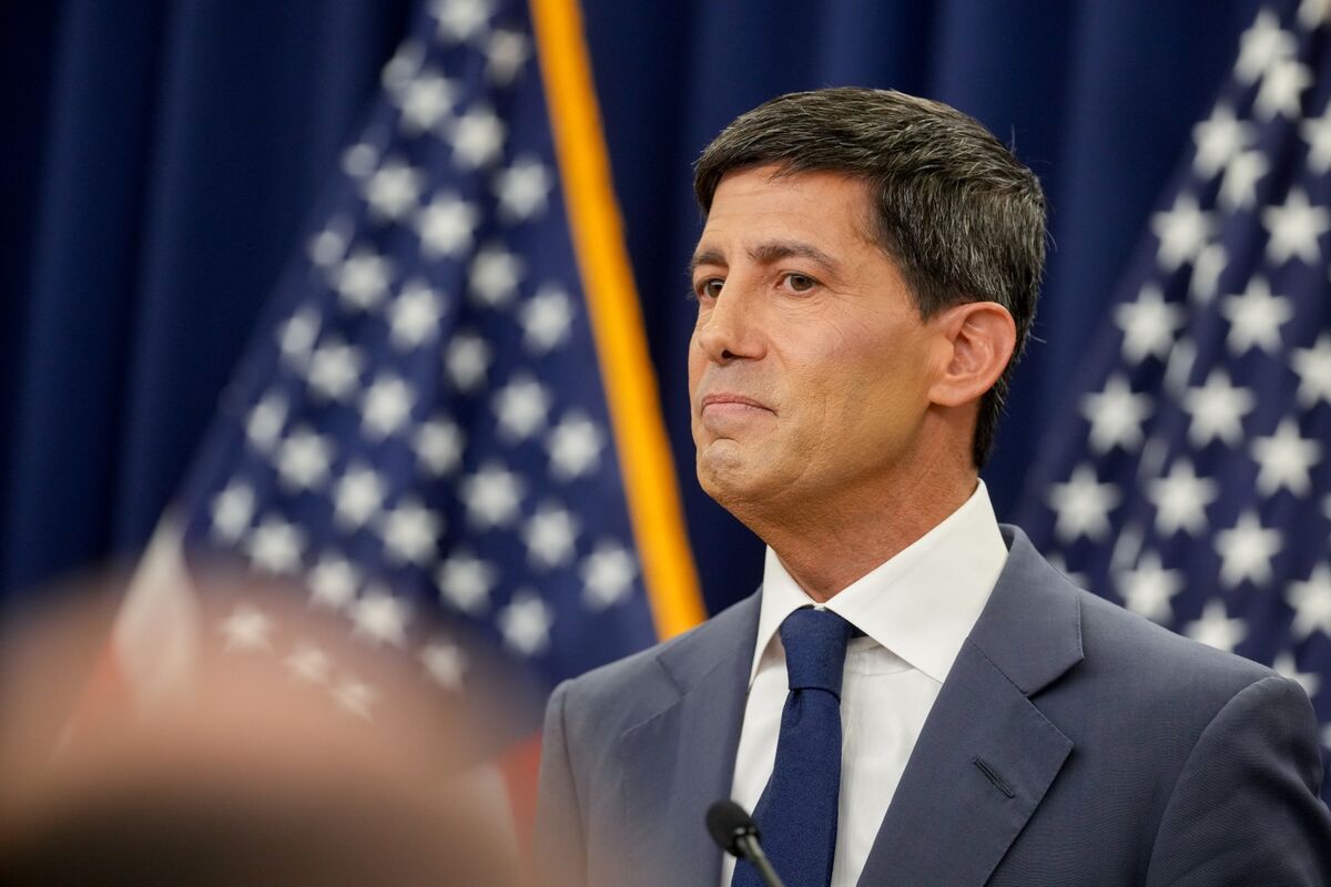Warsh’s Calendar in First Week as Fed Chair Shows Staff Meetings