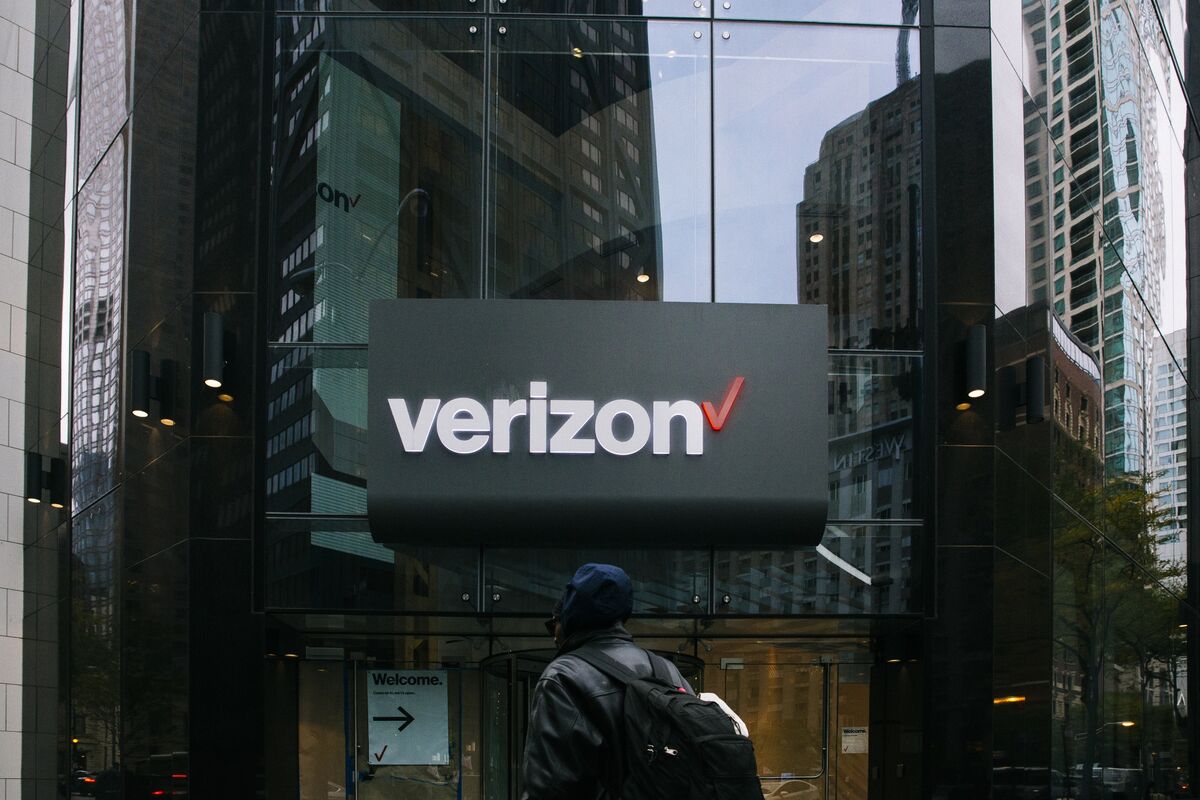 Verizon Tops Profit Estimates on Gain in Wireless Customers Bloomberg