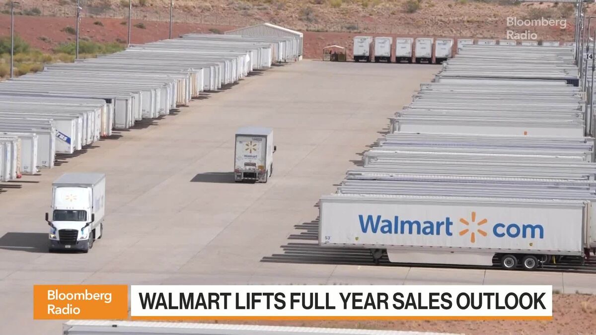 Walmart Boosts Outlook While Warning of Higher Costs
