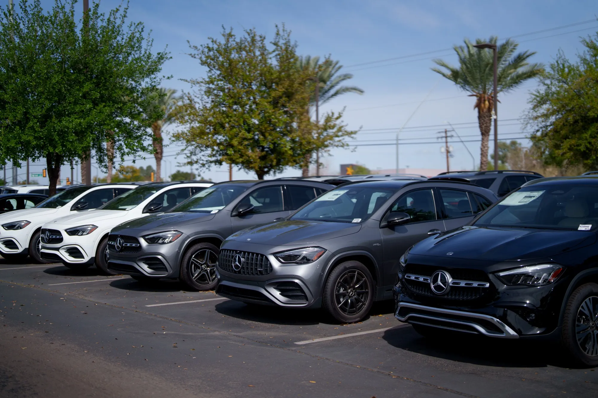 欧州自動車大手、業績見通し撤回相次ぐ－米関税の方向性定まらず