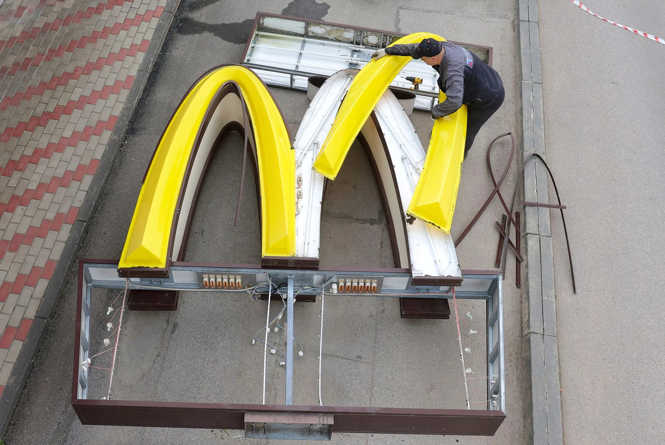 The Golden Arches come down from a former&nbsp;McDonald’s in the Russian town of&nbsp;Kingisepp&nbsp;in June 2022.