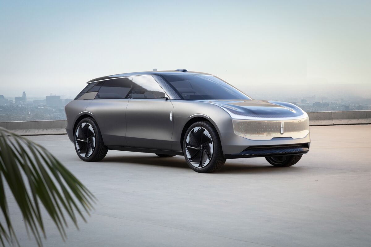 Lincoln Unveils Electric Car Concept in Bid to Catch Up to Rivals