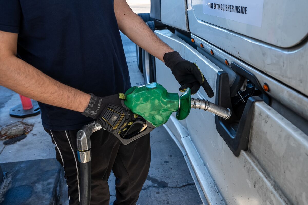 US Diesel Tops $6.50 a Gallon as Wars Worsen Global Fuels Crunch