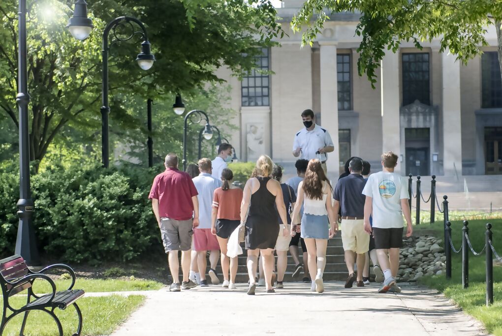 College Campus Tours Turn Into Hot Tickets As School Reopen Bloomberg