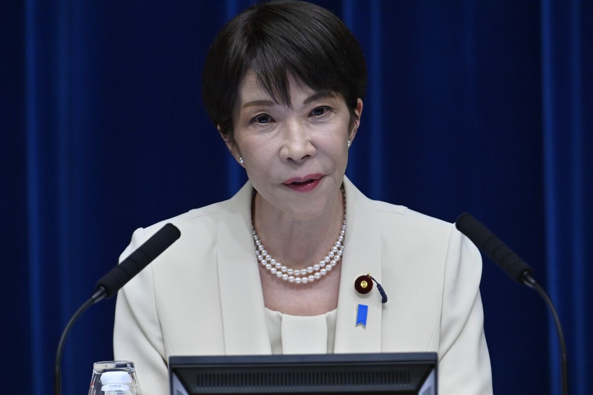 Takaichi’s Looming Tax Cut Plan Risks Weighing on Yen, JGBs