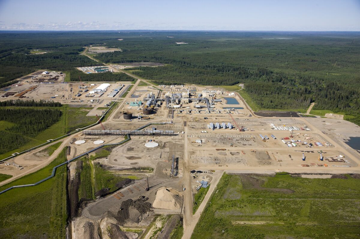 Major Canadian Oil Site Vents Most Gas Since 2021 Due to Wildfire