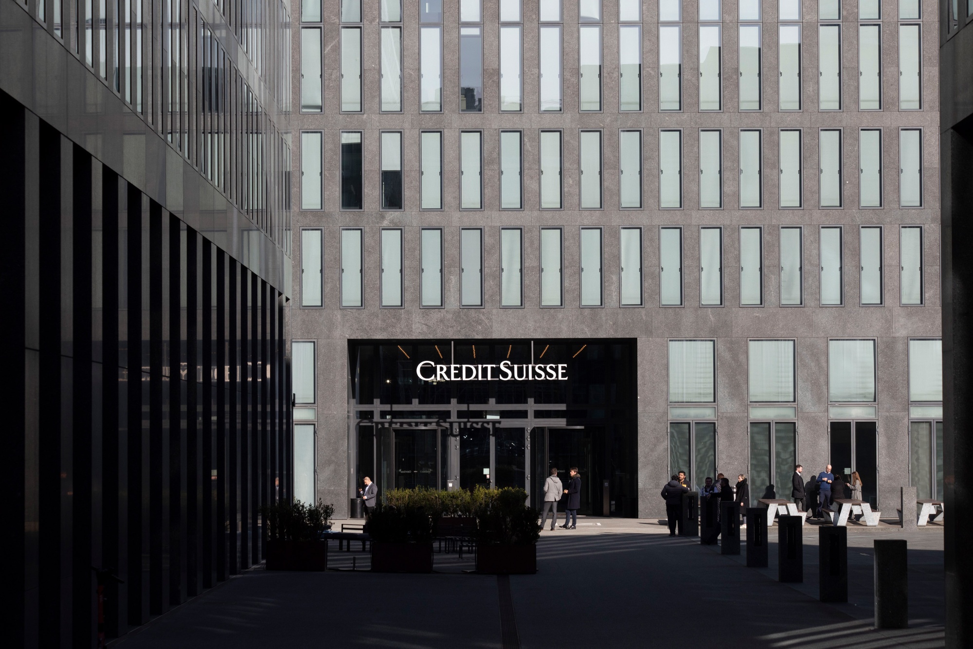 Buildings no LinkedIn: Credit Suisse compra da LOG galpões para