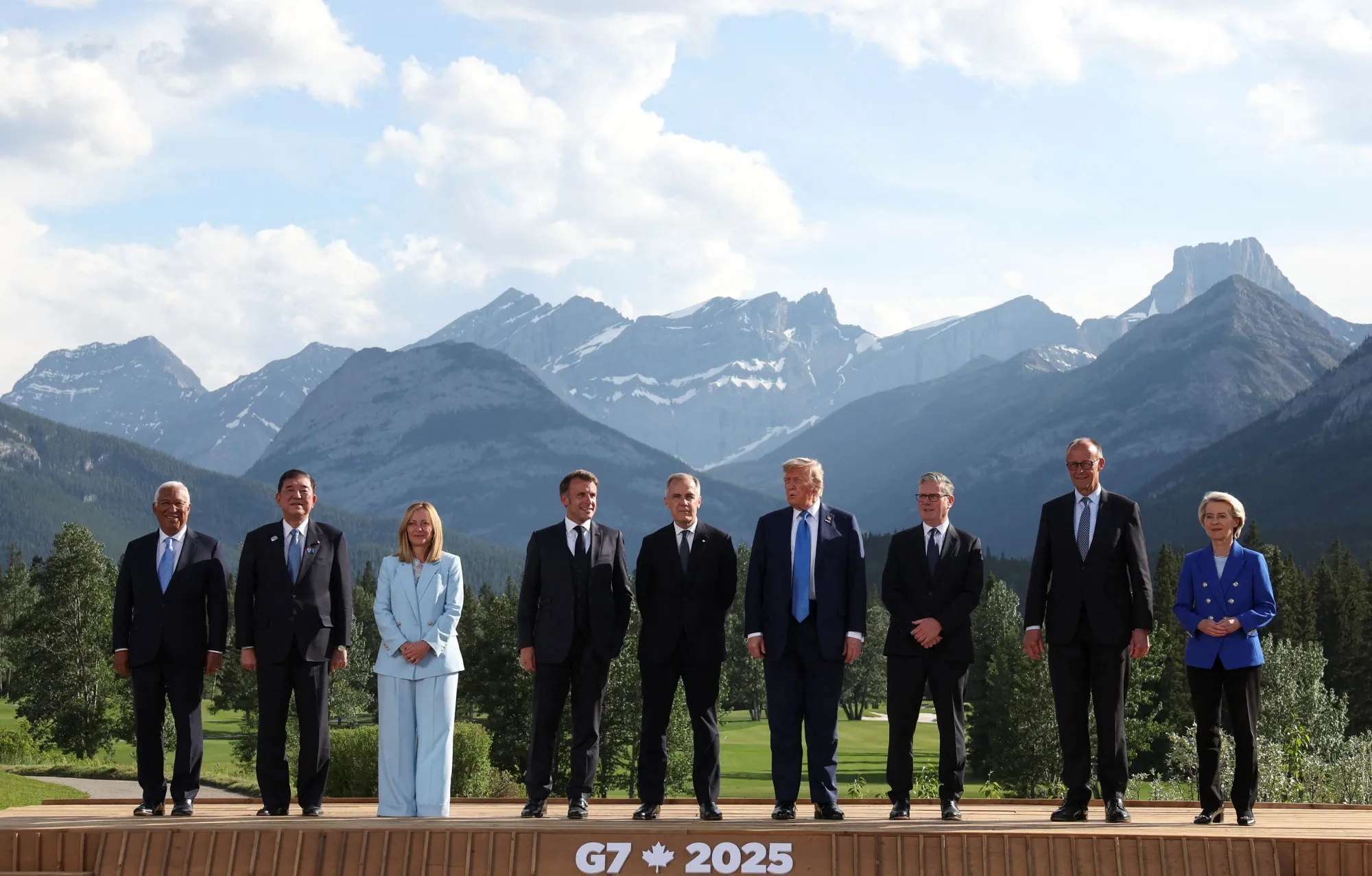 The “family photo” of the G-7. 