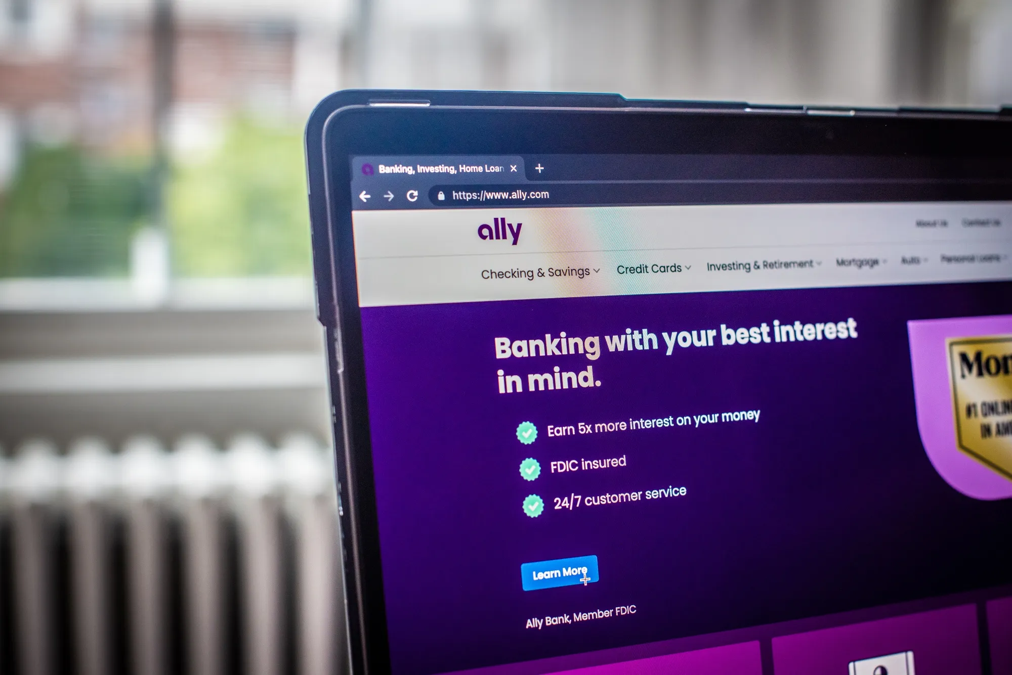 Ally Shares Drop Amid Higher-Than-Expected Loss Provisions - Bloomberg