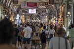 Tourists and locals inside the Grand Bazaar in Istanbul, Turkey.&nbsp;Photographer: Moe Zoyari/Bloomberg