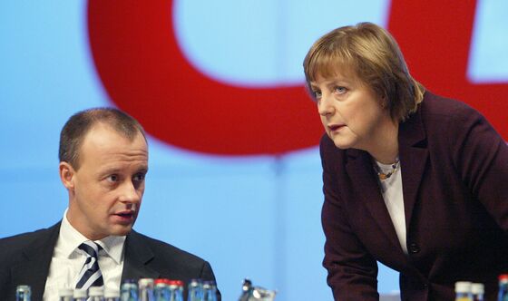 Merkel's One-Time Rival Spies Payback Chance After 16 Years